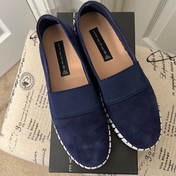 Steven by Steve Madden sneaker with rubber sole, nearly new condition. - Picture 1 of 10